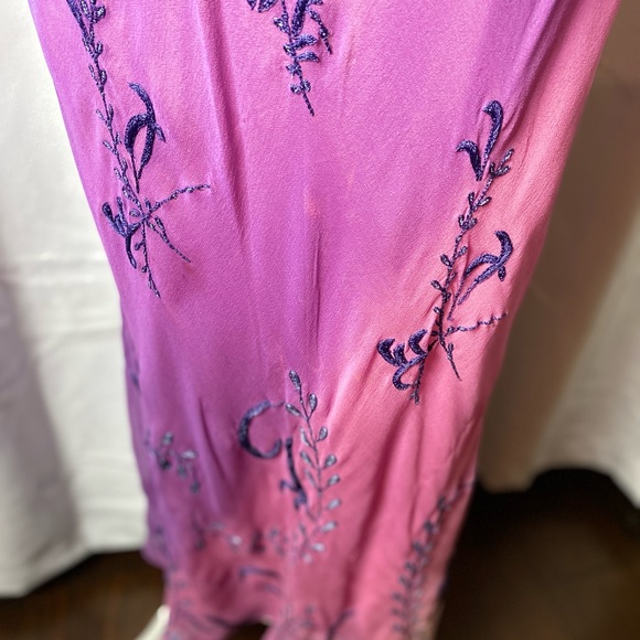 ANOPIA embroidered silk gown. - Picture 9 of 10